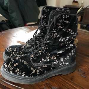 Dr. Martens Velvet black floral print boot